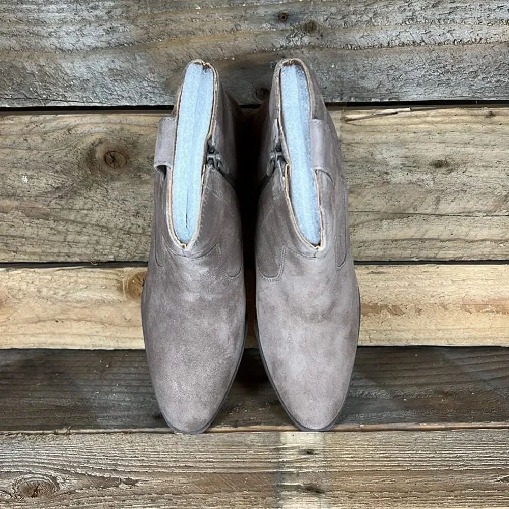 Seychelles Upside Western Bootie - Taupe Suede - 6 - New without box